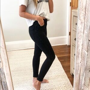 Zara High-Rise Skinny Jeans Black  12
Stretchy 
Waist:15.5”
Rise:12”
Inseam:29”